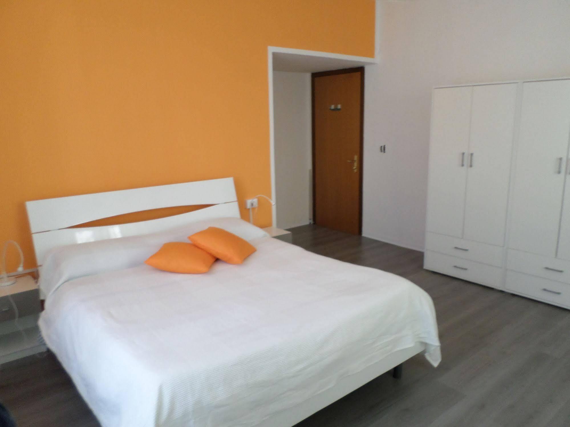 B&B Porto Vecchio Rooms - Stazione Centrale 的里雅斯特 外观 照片